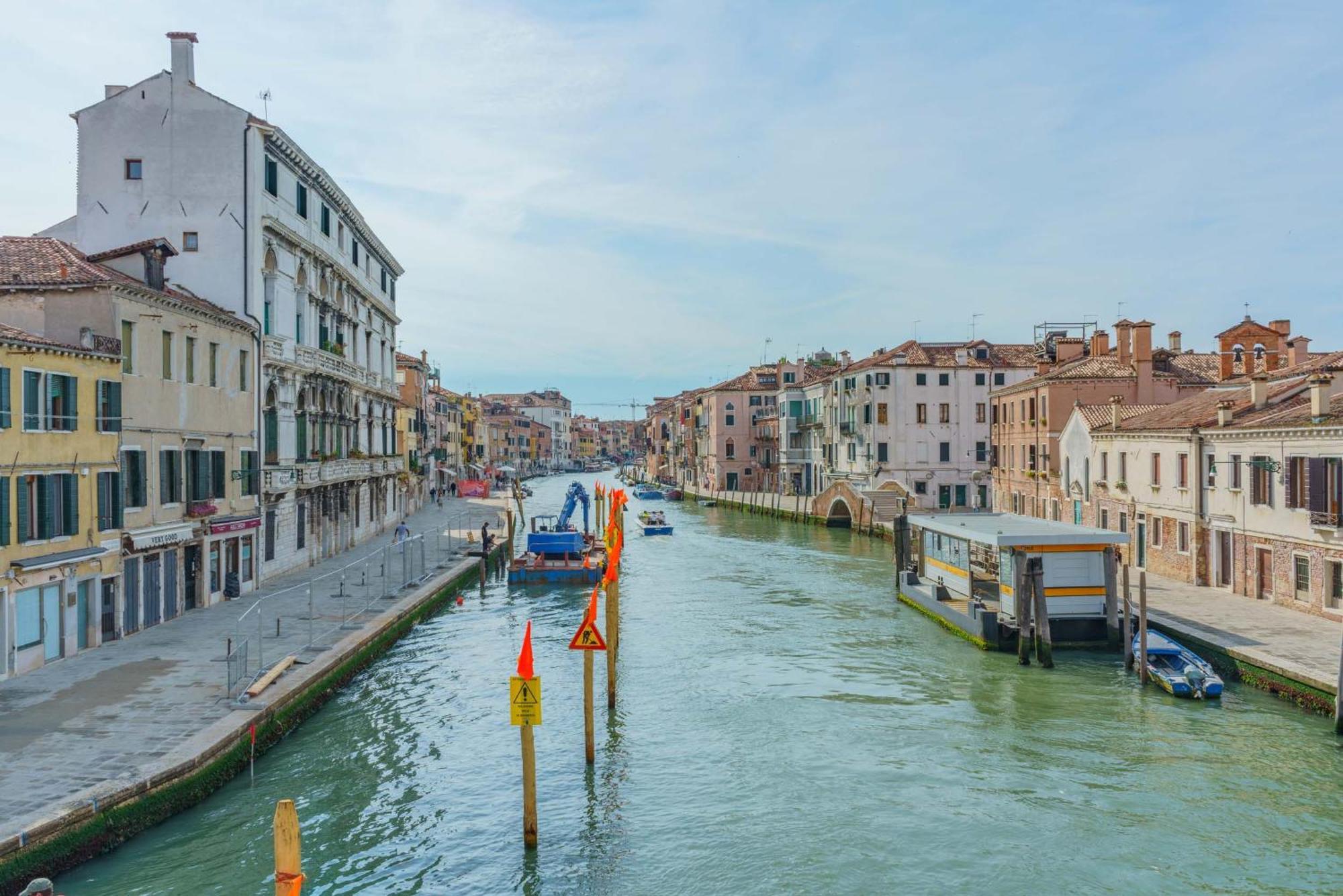 Casa Virginia Direct At The Canal Cannaregio With Own Roof Terrace Venice Exterior photo